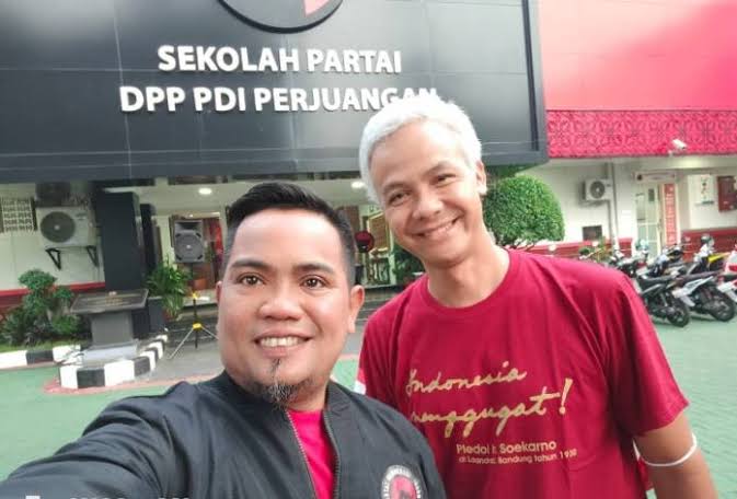 Ketua DPD PDIP Riau, Zukri Misran bersama Capres Ganjar Pranowo (foto/int)